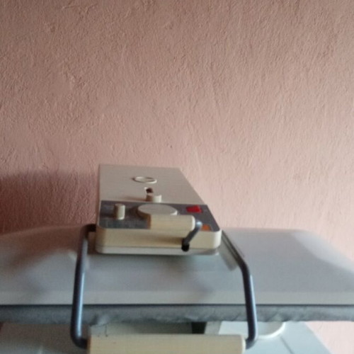 Ironing press like new in excellent condition