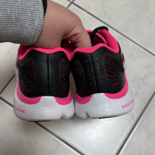 Under Armour Spine Laser women's running shoes used, size 38.5, black and pink