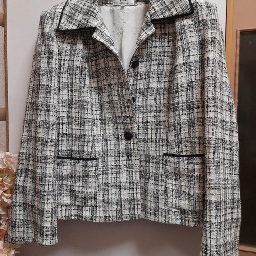 VS Collection women's suit used, classic black and white tweed check