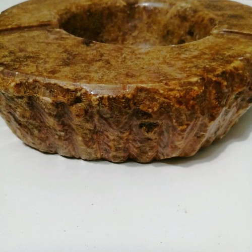 Alabaster ashtray from Italy used with break