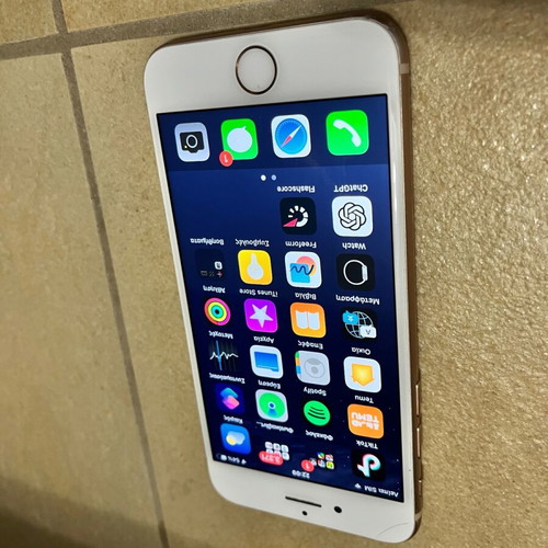 iPhone 8 64GB like new, beige, with 76% battery health