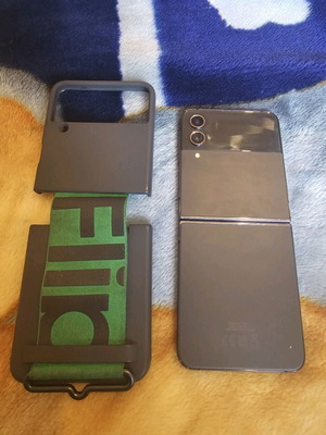 Samsung Galaxy Z Flip 4 μεταχειρισμένο, 4/128GB, μαύρο