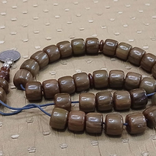 Bakelite komboloi worry beads, marble type, 33 beads