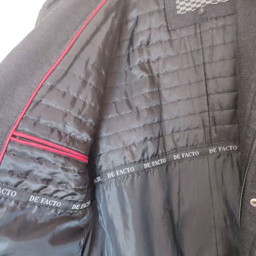 Men's coat size L black like new with belt and 2 inner pockets