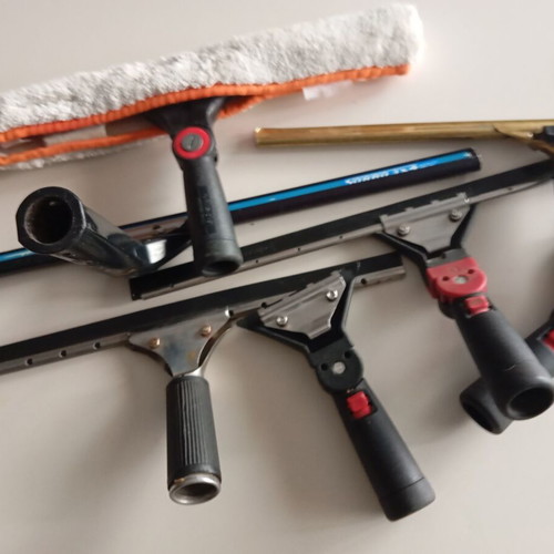 Professional window cleaning tools used, pack of 7 pieces