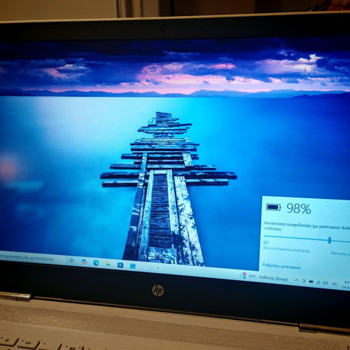HP 15-aw006nv laptop like new, 8GB RAM, 240GB SSD, Windows 10, bag and mouse