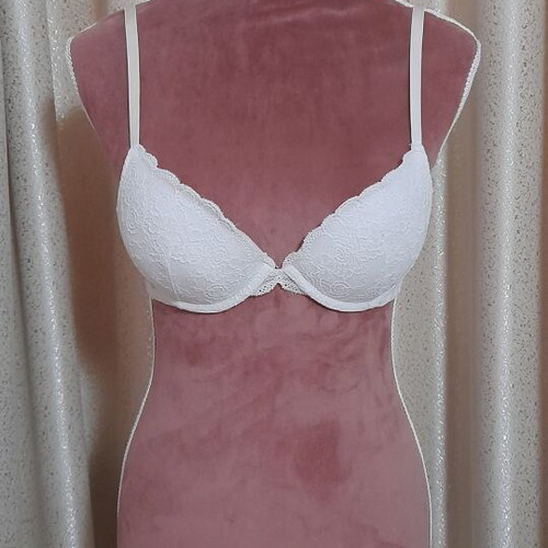 H&M White/Cream Lace Push-Up Bra Size 70B Like New