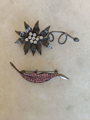 Pins used, set of two with beautiful design