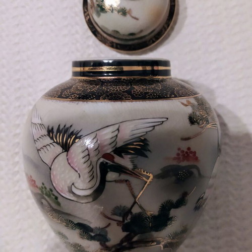 Satsuma vase with lid like new