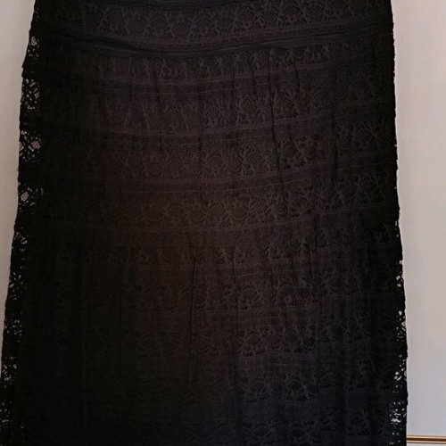 Black lace skirt like new, size XL
