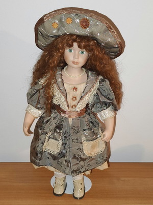 Porcelain doll Victorian style 50cm like new