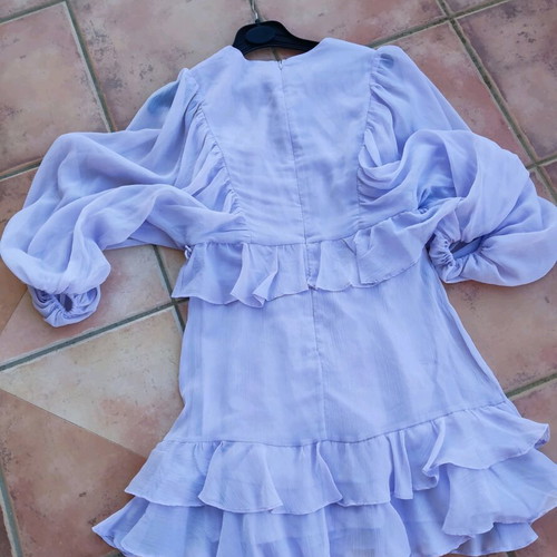 Dress with baloon sleeves and ruffles like new
