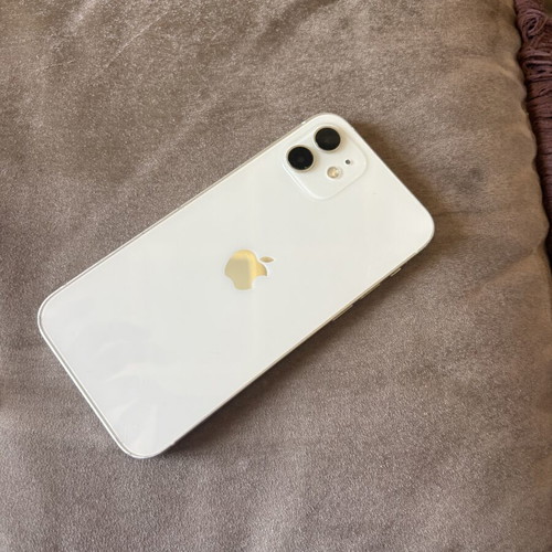 iPhone 12 64GB dual 12MP camera white, like new with case