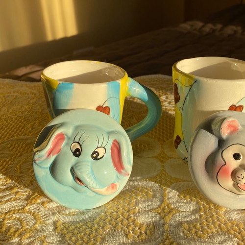 Children's milk mugs set of 2 with embossed animal lid new