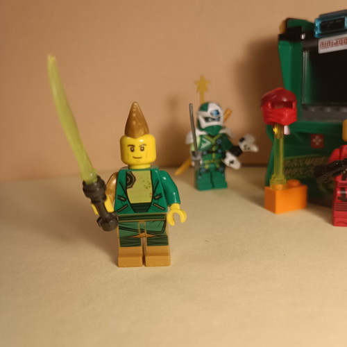 Lego Ninjago 71716 Lloyd Avatar Arcade Pod like new with extra minifigures