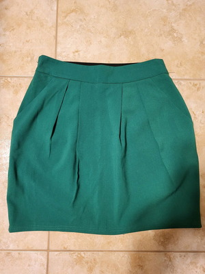 Skirt green with pockets like new