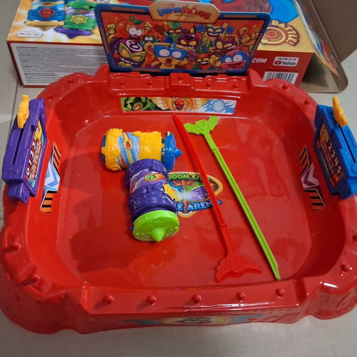 SuperZings Battle Spiners Arena with 5 SuperZings like new