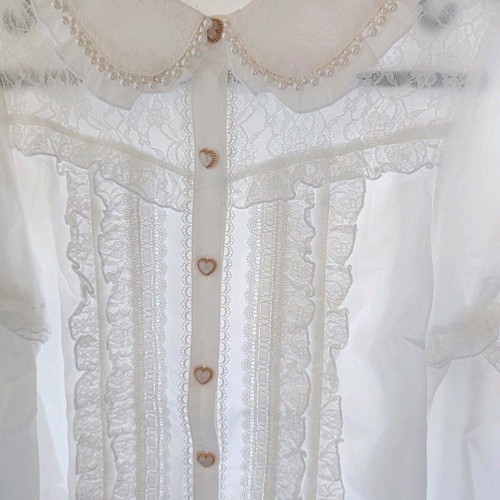 White Jirai Kei lace and ruffle trim blouse like new