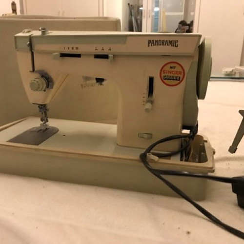 Singer sewing machine used, for repair or spare parts