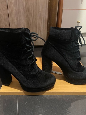 Black velvet ankle boots used, size 38, 11cm heel
