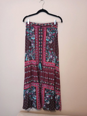 Attrattivo long skirt lightly used, size small