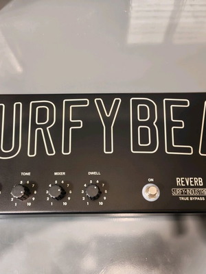 Surfy Bear Spring Reverb like new with box and power supply