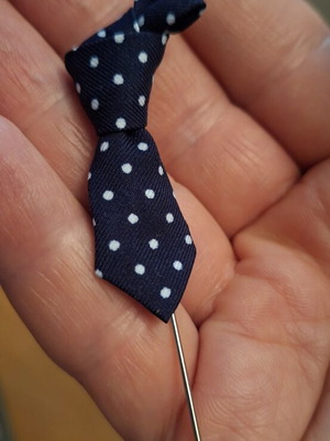 Lapel Pin Tie-Shaped Navy Blue New