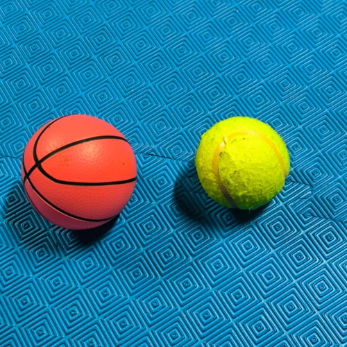 Set of 2 balls like new