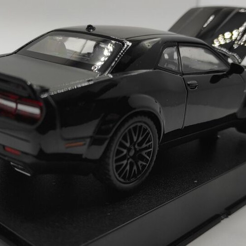 Dodge Challenger SRT Hellcat 1:32 Replica Pull Back new