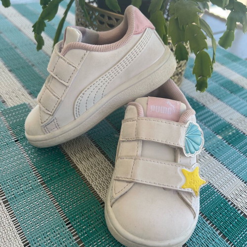 Puma baby sneakers size 20 like new with cute design