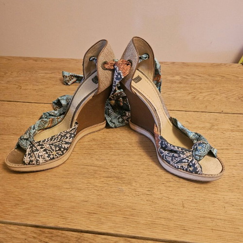 Shy sandals like new, size 40, multicolor leather tan heels