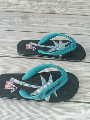 Quicksilver slippers size 27.5