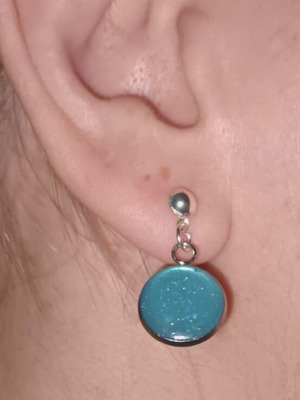 Earrings made of turquoise resin with gold dust new