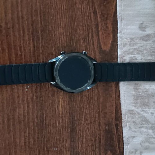 Huawei Watch GT like new with charger, battery lasts 8 days