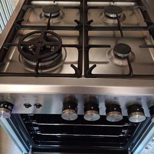 LaGermania gas stove like new with cast iron grates and electric function