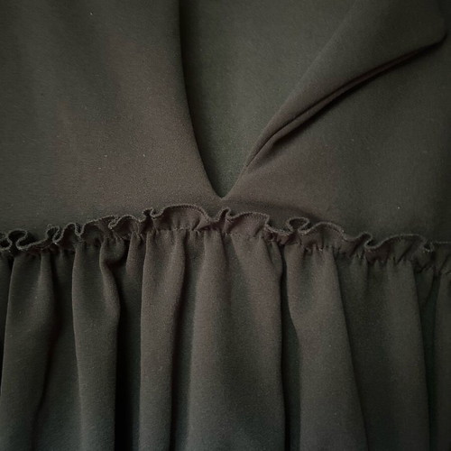 Women's blouse with ruffles black, like new, size M