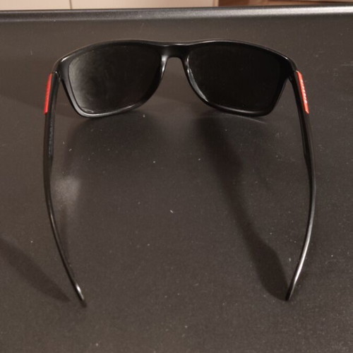 Classic black sunglasses like new