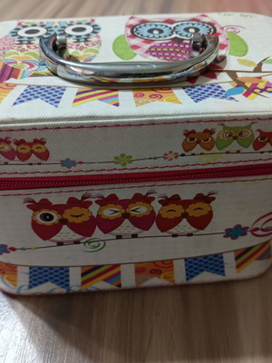 Toiletry bag with handle like new, multicolored