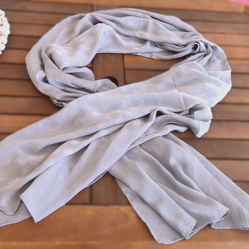 Rosetta Italian scarf new, warm light grey premium quality