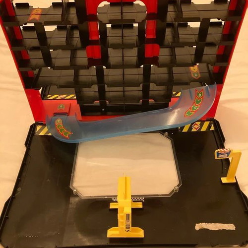 Car and road case used 34.5x23.5x8 with 8x3x3.5 compartment