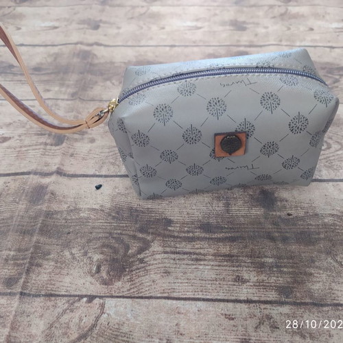 Small Thiros and Accesorize bags used