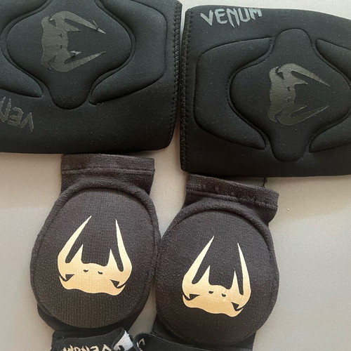 Muay Thai/kickbox equipment used with gloves and knee pads