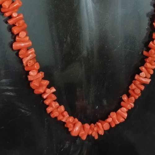 Coral necklace with gold-plated clasp like new, high-quality vintage
