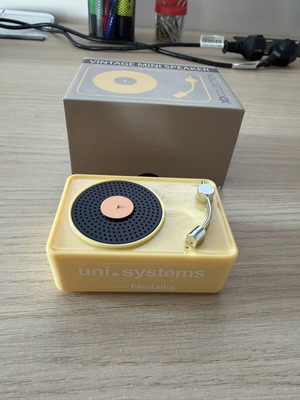 Vintage Bluetooth speaker new