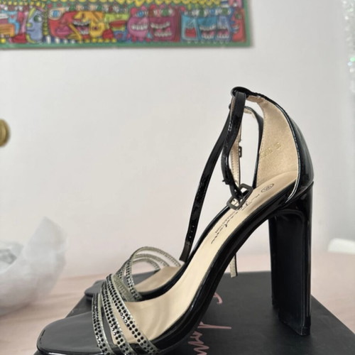 No36 patent leather sandals like new with transparent detail and 10.5cm heel