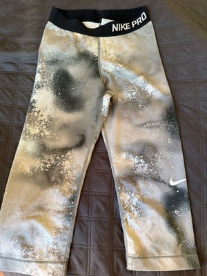 Nike women's 3/4 leggings like new