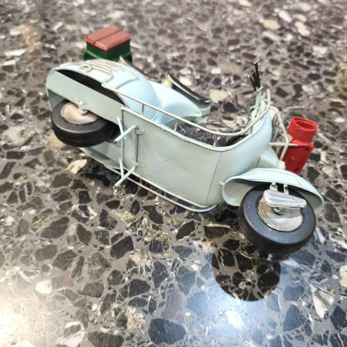 Metal vintage Vespa decorative model, like new, 27x18cm