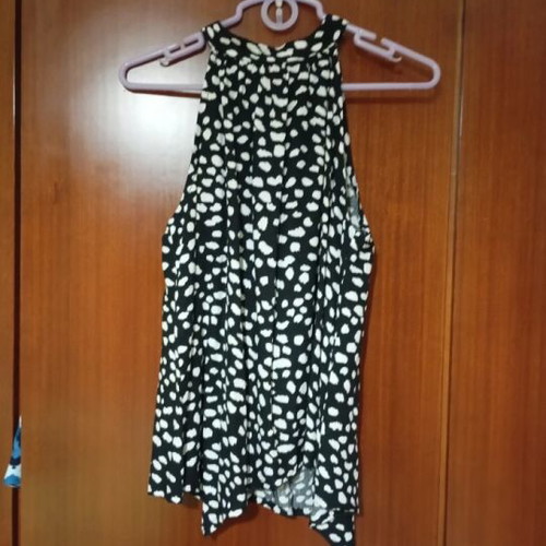 Namaste sleeveless blouse like new, size M, black and white