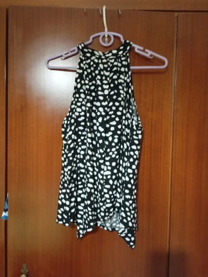 Namaste sleeveless blouse like new, size M, black and white