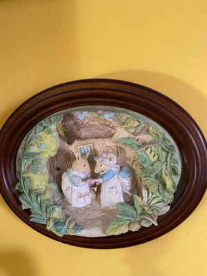 Porcelain framed Bambley Hedge decorative collectible like new